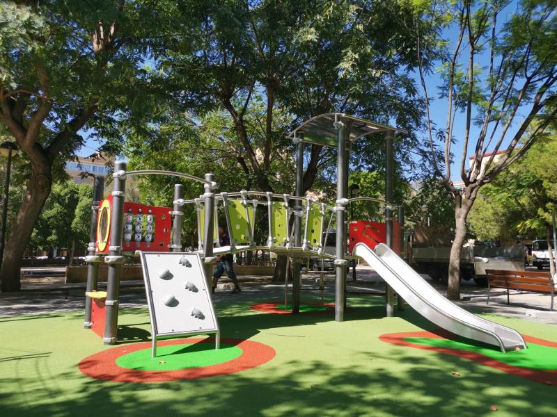 Parques infantiles de Alicante: suelos que vienen del reciclaje