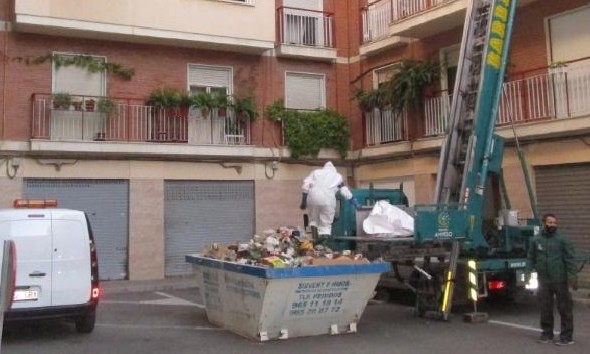 La Concejal A De Sanidad Atiende Denuncias Vecinales Por Pisos Y