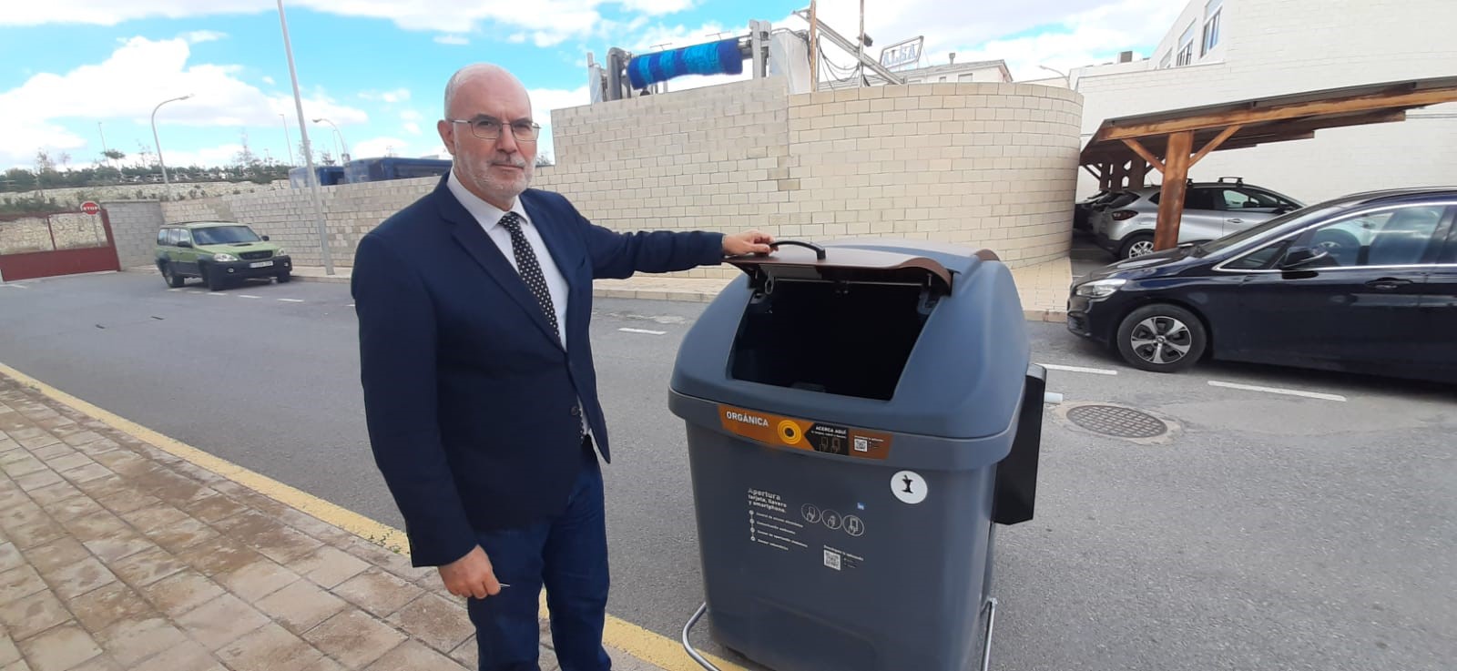 La Diputación implantará la recogida selectiva de basura orgánica en cinco  municipios con la instalación de 500 contenedores marrones - Oficina de  Comunicación - Diputación de Málaga
