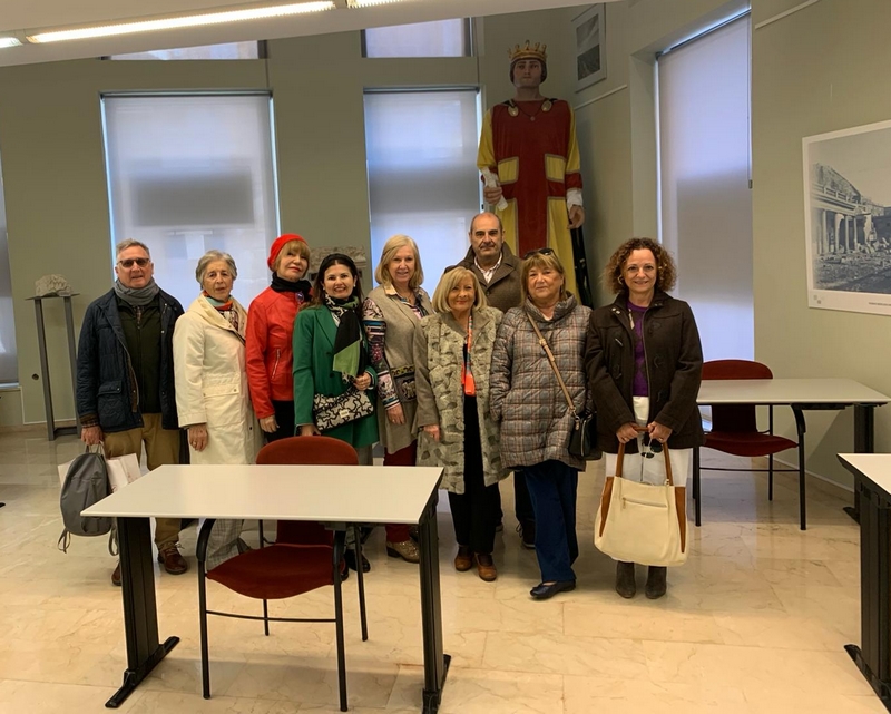 El Ateneo visita el Archivo Municipal | Ayuntamiento de Alicante