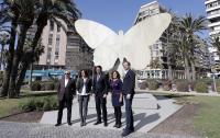 La escultura ‘La Mariposa’ de Manolo Valdés ya luce en su nueva y definitiva ubicación, la Plaza de Galicia