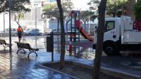El Ayuntamiento  pone en marcha la nueva programación de limpieza en la calle General Espartero con un barrido y baldeo a fondo