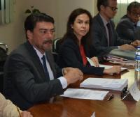 El alcalde, en una pasada reunión con representantes de empresas alicantinas 