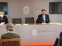 El alcalde de Alicante, Luis Barcala, y el presidente de la CEV en la provincia, Perfecto Palacio, en la reunión de la comisión público-privada ...
