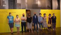 Promotores de la exposición, junto a algunos de los artistas y responsables de las salas donde se exhibe: Lonja y Maca