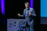 El alcalde, Luis Barcala, en la presentación de ALI, el primer asistente virtual de IA municipal