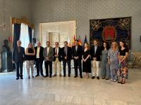 El alcalde en la firma del convenio, pionero en la Comunidad Valenciana