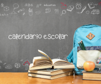 Imagen de pizarra, libros, manzana y mochila escolar