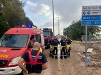 Bomberos de Alicante en una de las zonas de la provincia de Valencia afectadas por la DANA