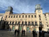 Fachada del edificio barroco del Ayuntamiento de Alicante