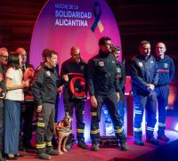 Bomberos con la Ministra de Ciencia, Innovación y Universidades Diana Morant