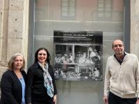 Muestra fotografía en los ventanales y el interior del edificio de la calle Labradores de la exposición