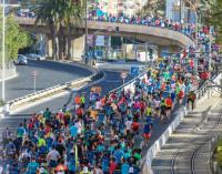 El paso de la carrera de 2024 por el paso elevado del scalextric