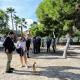 El alcalde Luis Barcala en su visita al parque de mascotas en el Cabo de la Huerta 